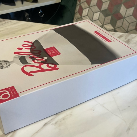 [SOLD] BARBIE DOLL MATTEL BLACK WHITE FOREVER SILKSTONE FASHION BARBIE - Picture 15 of 16